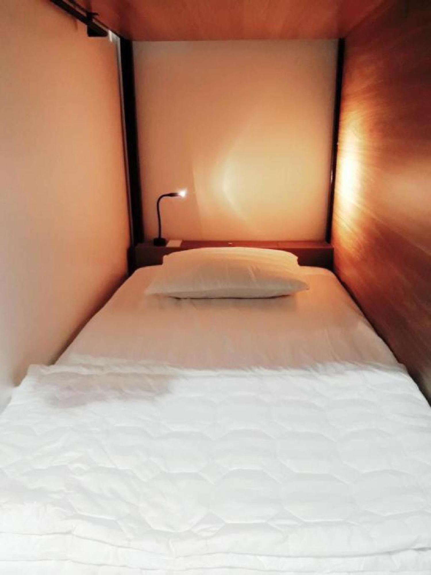 Adora Dorm Bed With Balcony In The Center Albergue Can Tho Exterior foto